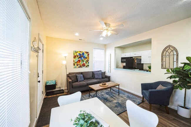 Building Photo - 105 Ash St