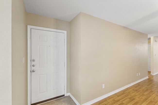 Foto del edificio - 912 Willow Pond St