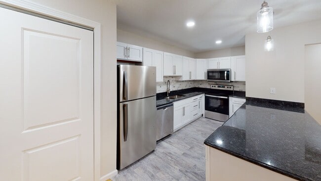 Foto del edificio - Spacious 2 Bedroom Condo with 2 Bathrooms!