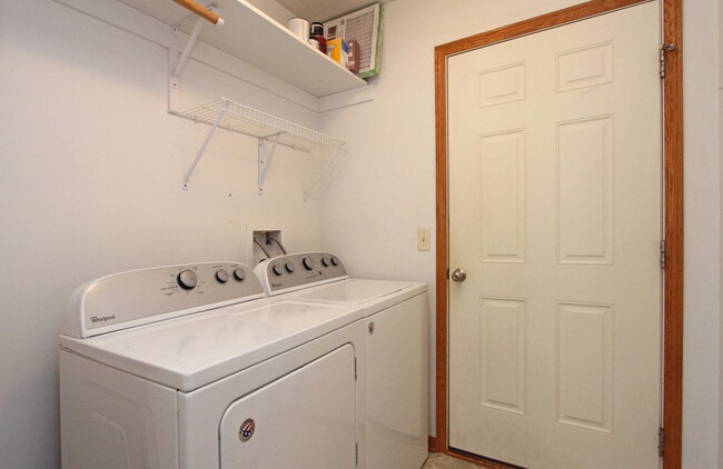 Building Photo - 6028 Glenbrook Ln