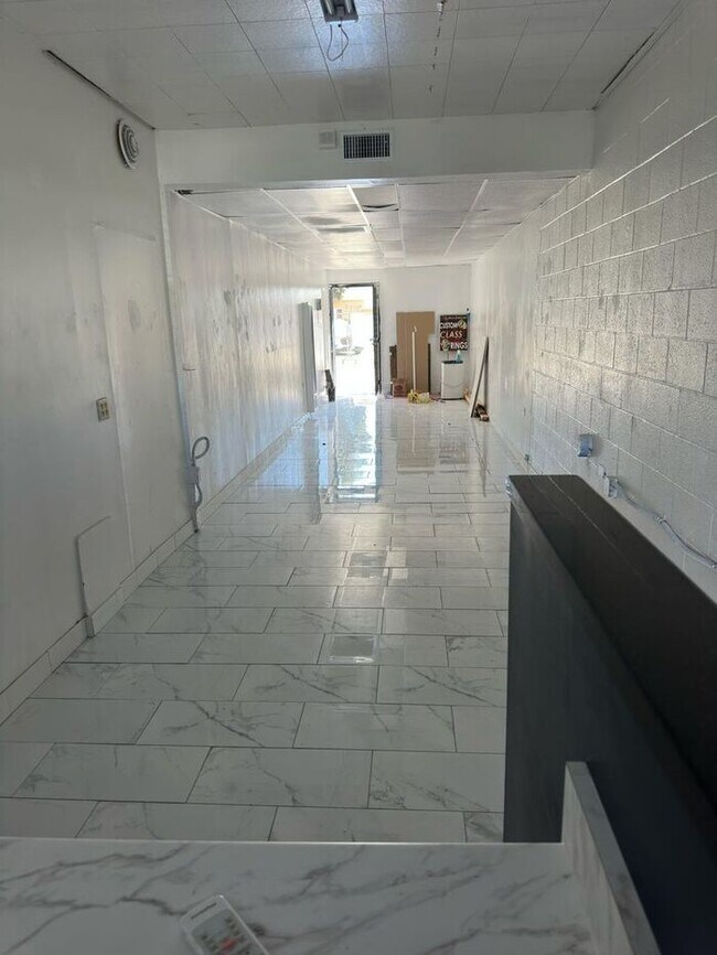 Foto del edificio - Commercial Unit for Rent in South Gate CA ...