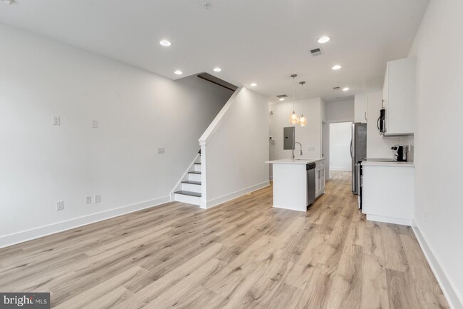 Building Photo - 1340 N 21st St