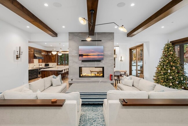Building Photo - Incline Elegance