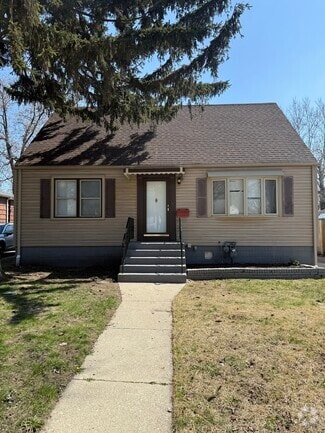 Building Photo - 18343 Oakwood Ave