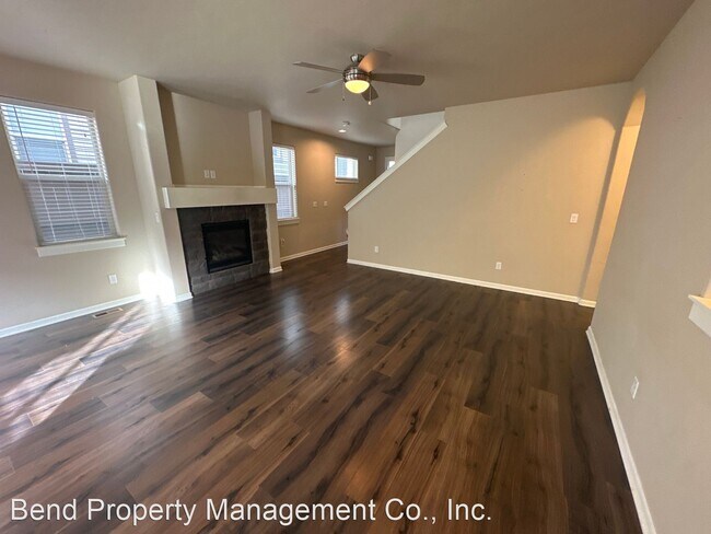 Building Photo - 3 br, 2.5 bath House - 63135 NE Black Powd...