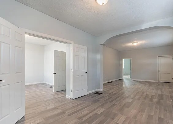 Foto del edificio - 736 Sutcliffe Ave