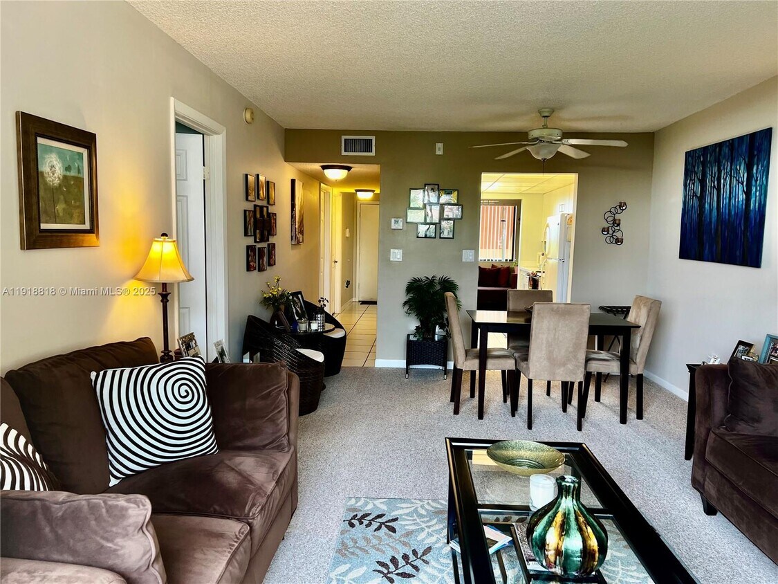 Foto principal - 7451 NW 16th St