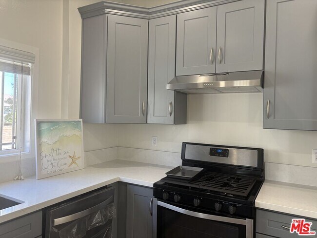Foto del edificio - 915 S Grand View St