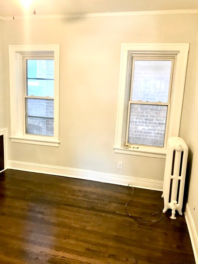 Foto del edificio - 1475 W 77th St
