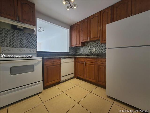 Foto del edificio - 15225 NE 6th Ave