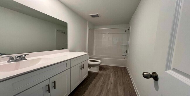 Foto del edificio - 330 Shady Cedar Hl Ln