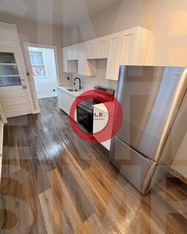 Foto del edificio - 4 Bedroom / 1 bathroom house