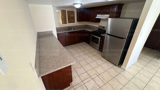 Building Photo - 612 8th St