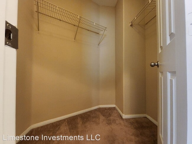 Building Photo - 3 br, 2.5 bath House - 10629 Chestnut Timb...