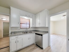 Building Photo - 133 S Yaupon St