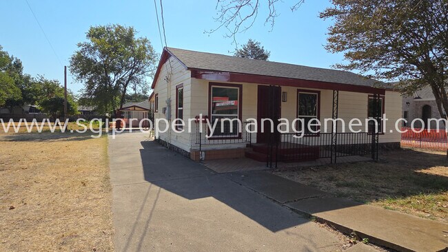 Building Photo - 402 S Story Rd