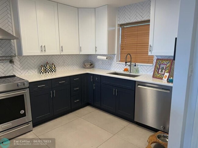 Foto del edificio - 3051 NE 48th St