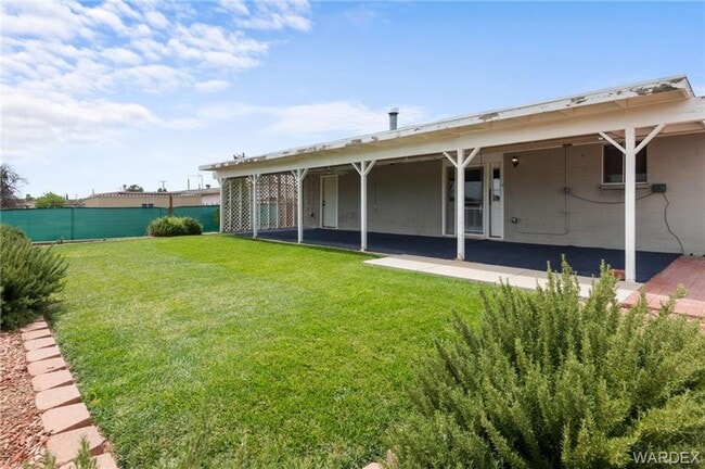 Foto del edificio - Large home with nice sized yard