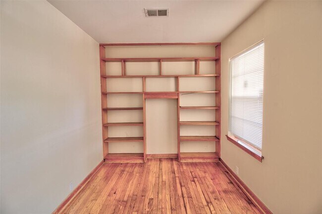 Building Photo - 1027 Stonecrest Dr