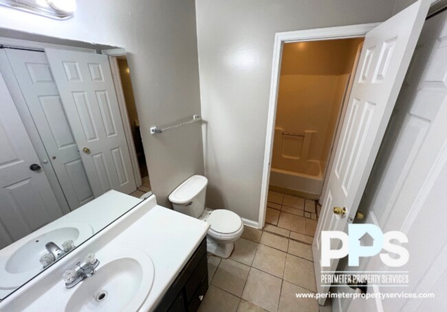 Foto del edificio - 5917 Summerglen Ln
