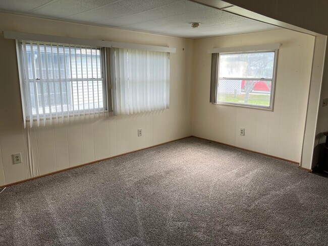Foto del edificio - 220 Holiday Park Blvd NE
