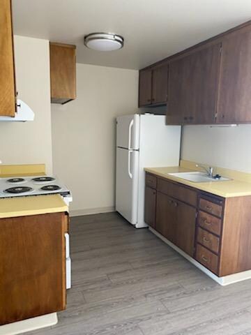 Building Photo - 2155 Fairway Dr