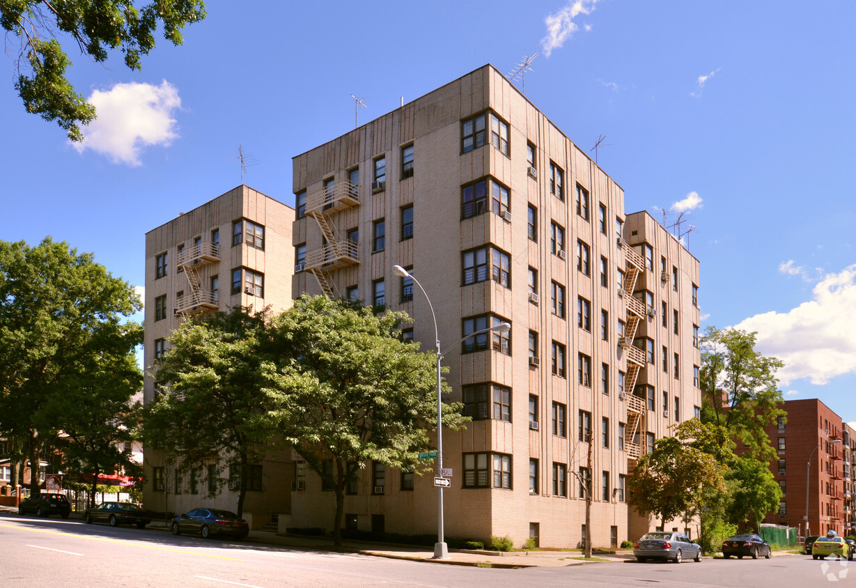 Foto principal - 2260 Bronx Park East Apartments