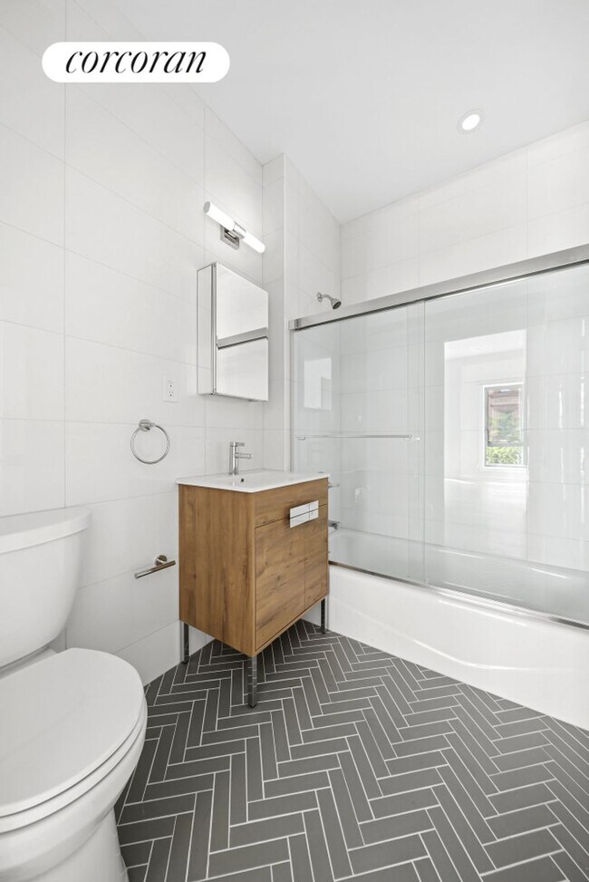 Foto del edificio - 317 W 51st St