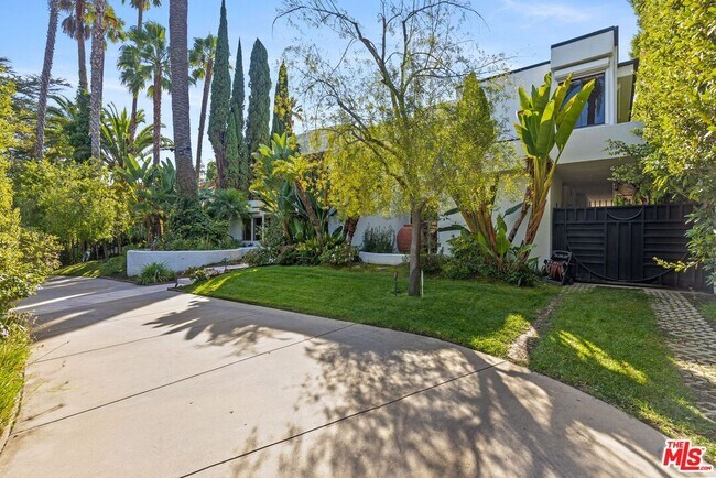 Foto del edificio - 605 N Hillcrest Rd