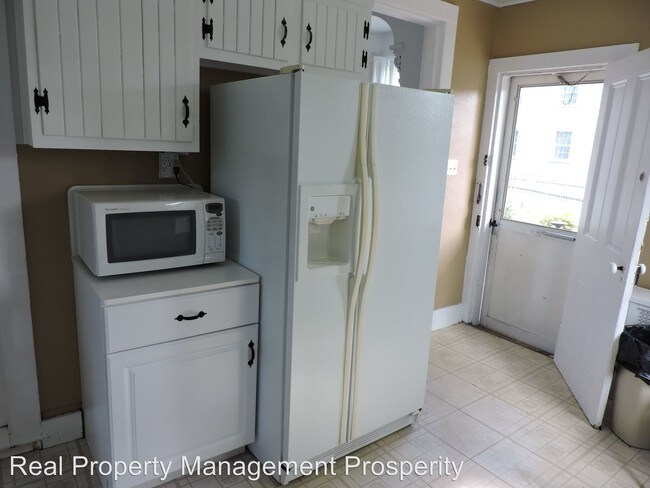 Foto del edificio - 3 br, 1.5 bath House - 15 Old Locust Ave