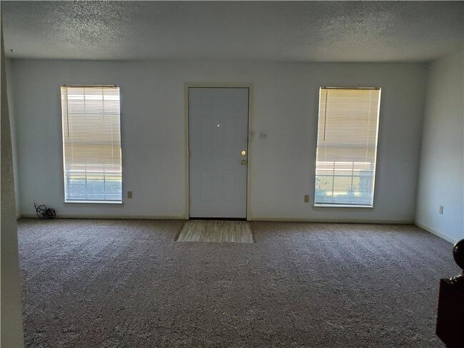 Foto del edificio - 1100 Woodland W Dr