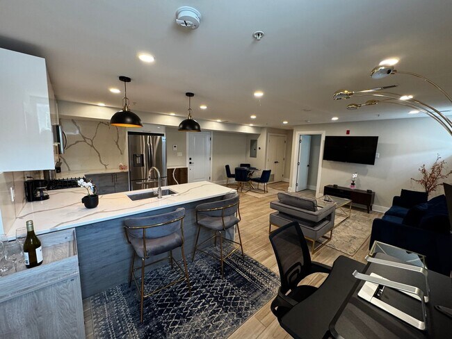 Foto del edificio - Discover this beautifully renovated 2BD/2B...