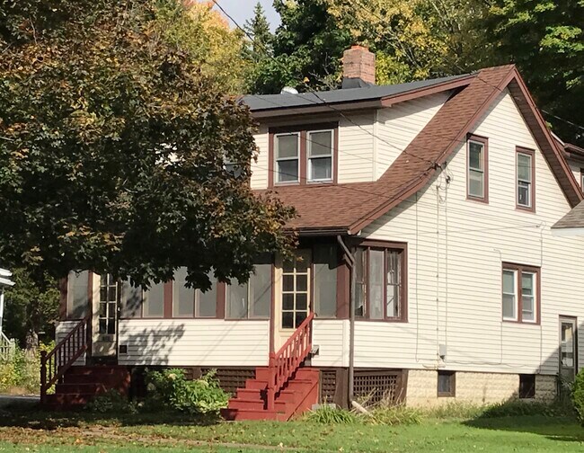 Foto del edificio - 1002 Oswego St