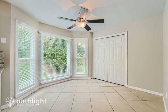 Foto del edificio - 2596 Loring Rd NW