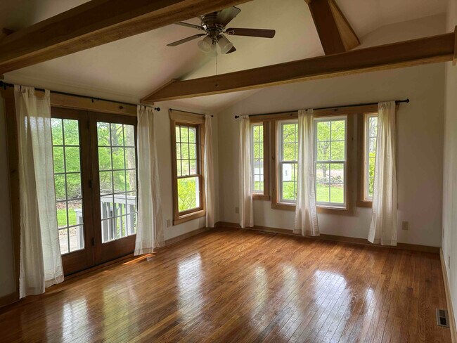 Foto del edificio - 7560 Liberty Rd