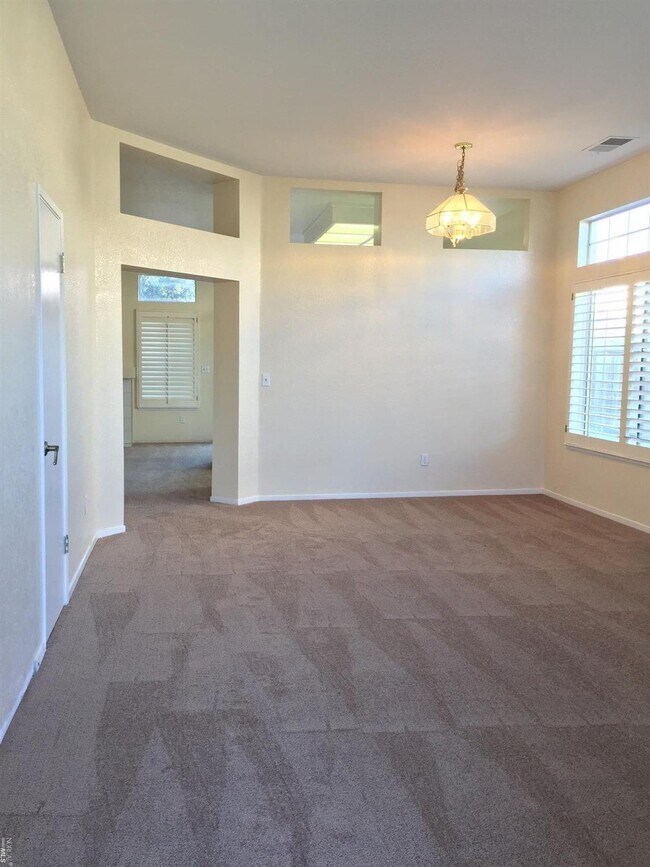 Building Photo - 1609 Northwood Dr