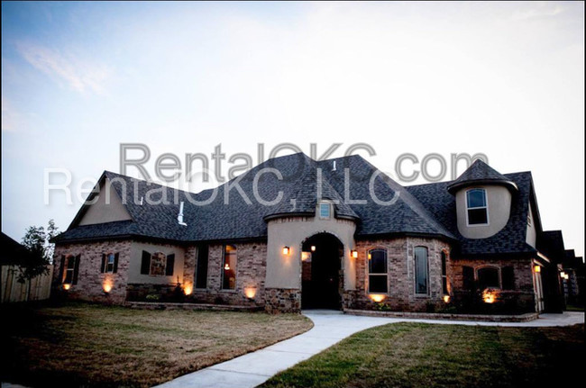Building Photo - 8512 SW 57th St