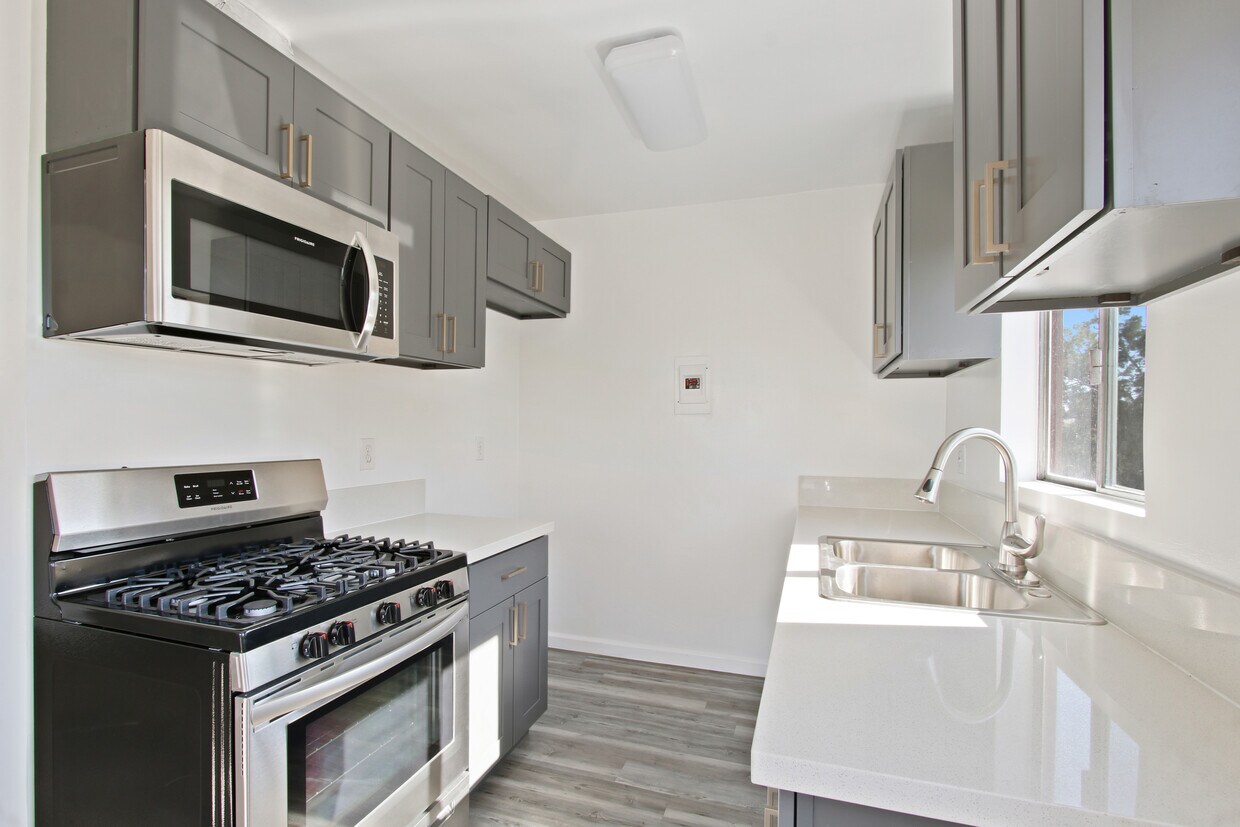 Primary Photo - 11243 Tiara St