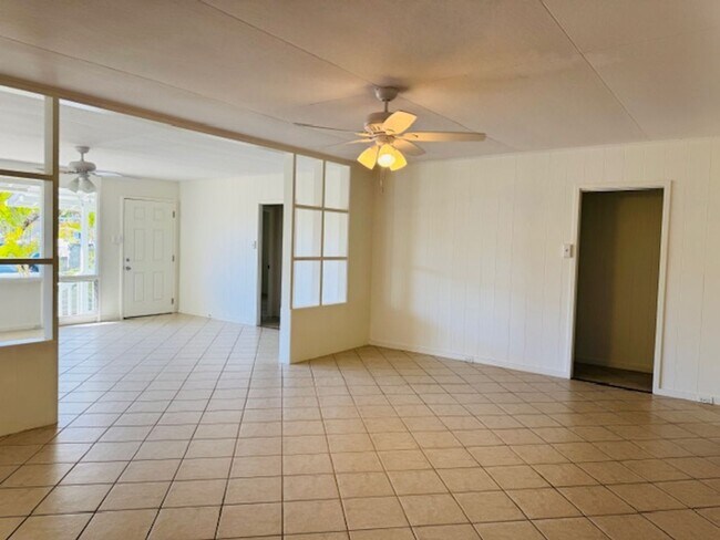 Foto del edificio - 4 Bedroom, 2 Bathroom house near Kailua Be...