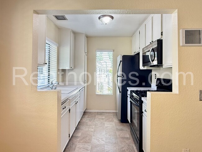 Foto del edificio - Mira Mesa, 11179 Camino Ruiz #66 - Central...