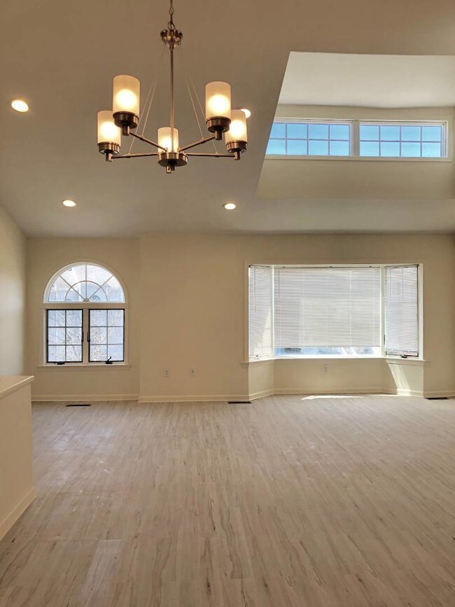 Foto del edificio - 241-74 Oak Park Dr
