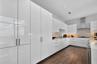 Building Photo - 4521 San Felipe St