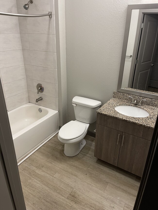 Building Photo - 565 Hank Aaron Dr SW