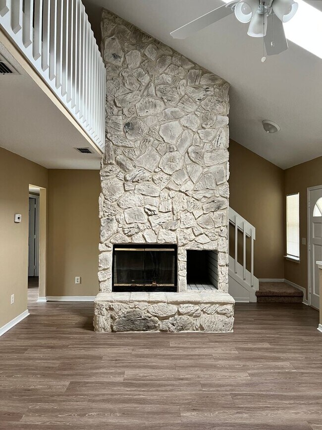 Foto del edificio - Beautiful 2-Story in Argyle Forest