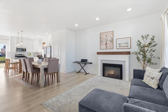 Foto del edificio - Like-New Rambler in The Village at Fox Meadows | Mountain Views, Pool Community & All Appliances ...
