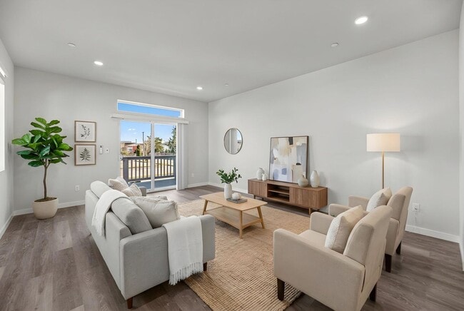 Building Photo - New Luxury Townhomes - Avail March 1st!