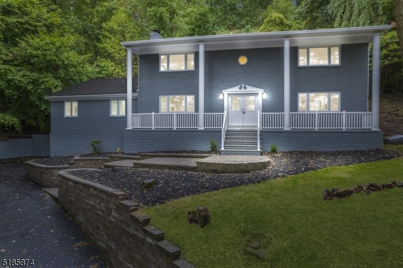 Foto principal - 8 Timberline Dr