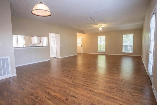 Foto del edificio - 3207 Rimrock Dr