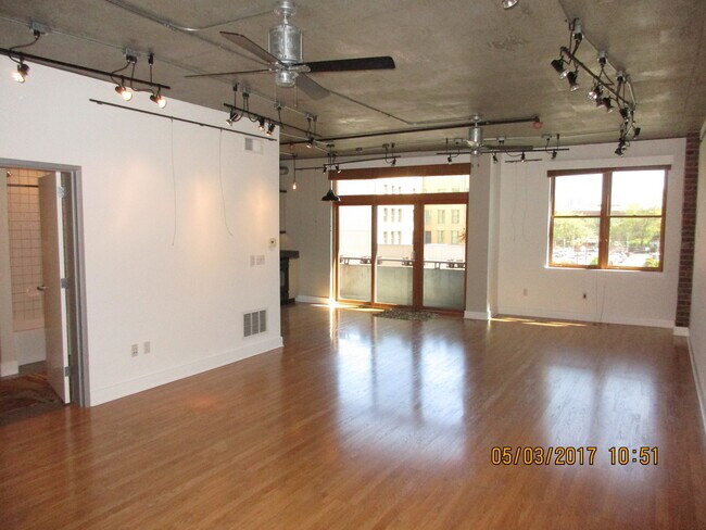 Foto del edificio - Old Town Lofts - East facing studio w/balc...