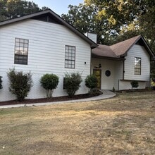 Building Photo - 1220 Tahiti Cir